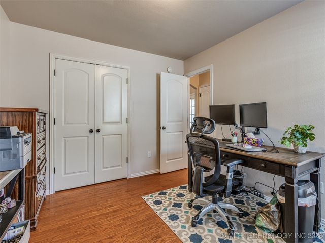 5129 S Skylane Drive W, Sand Springs, OK 74063