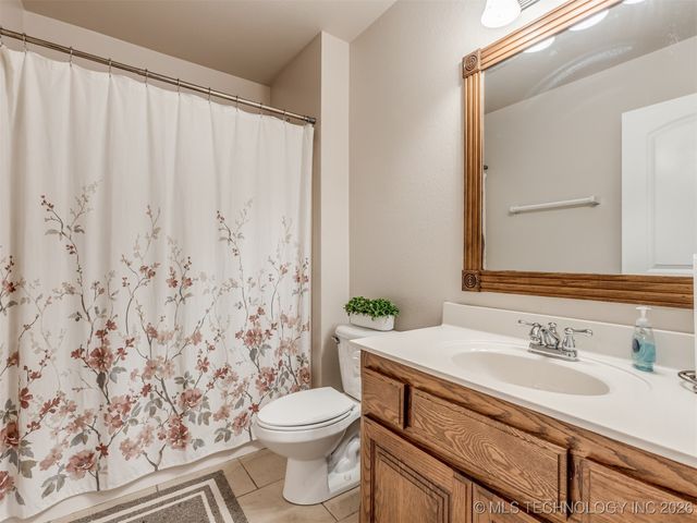 5129 S Skylane Drive W, Sand Springs, OK 74063