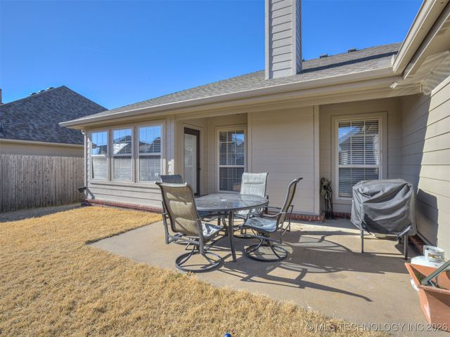 5129 S Skylane Drive W, Sand Springs, OK 74063