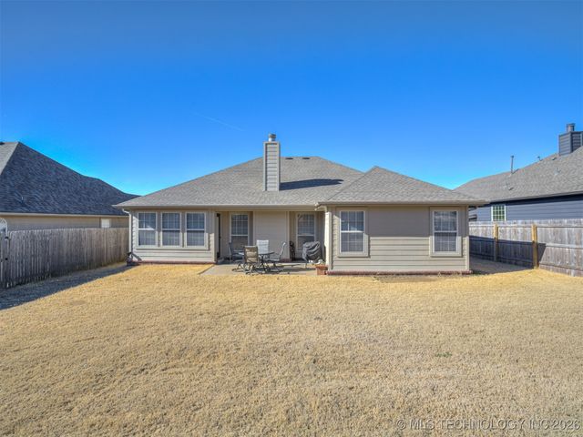 5129 S Skylane Drive W, Sand Springs, OK 74063