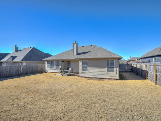 5129 S Skylane Drive W, Sand Springs, OK 74063