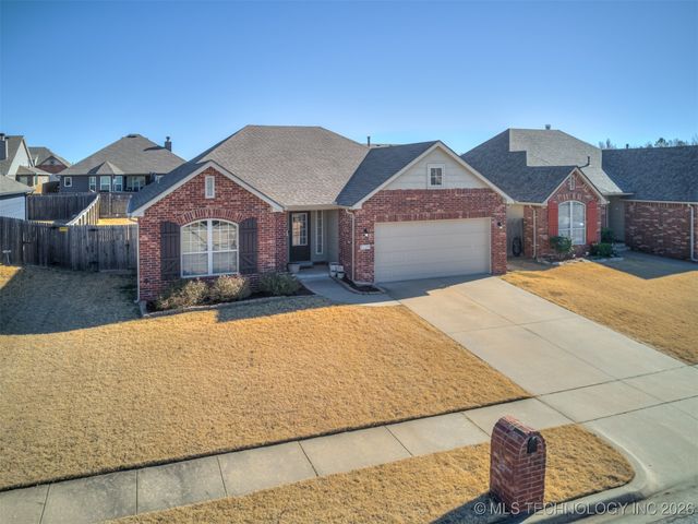 5129 S Skylane Drive W, Sand Springs, OK 74063