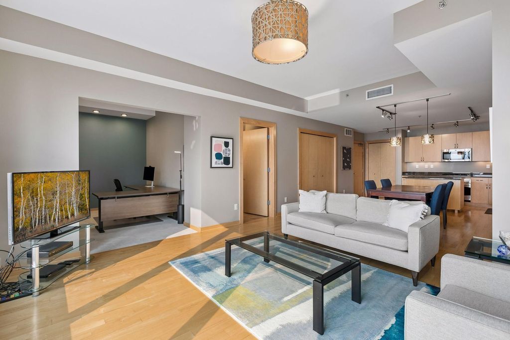 215 10th Avenue S 637, Minneapolis, MN 55415 — photo 5