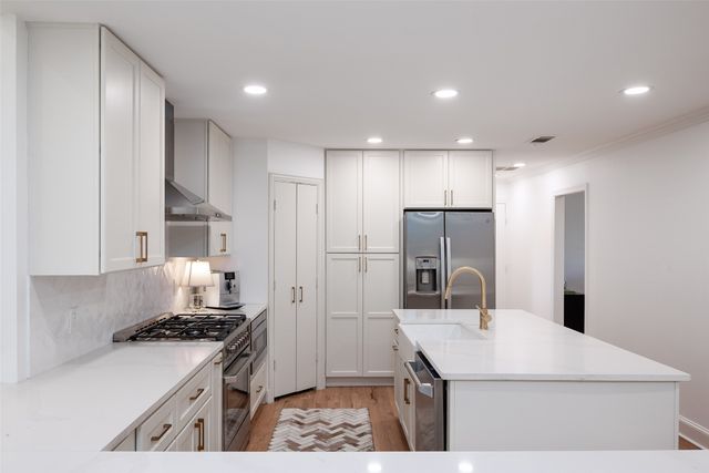 5820 Royal Crest Drive, Dallas, TX 75230