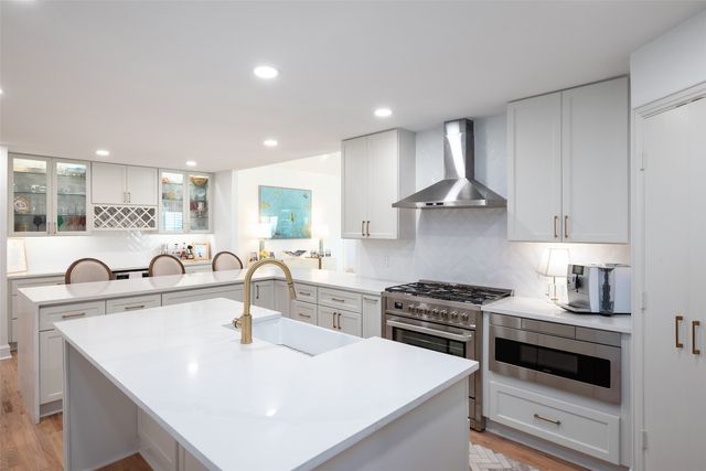 5820 Royal Crest Drive, Dallas, TX 75230