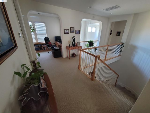 1250 W Lagoon Rd, Pleasanton, CA 94566