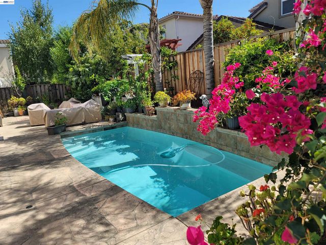 1250 W Lagoon Rd, Pleasanton, CA 94566