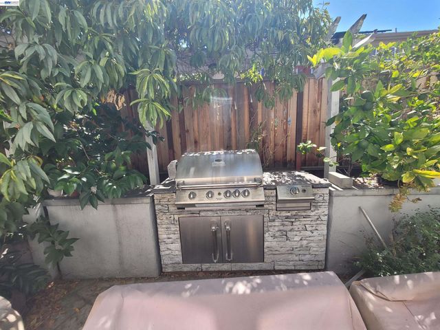 1250 W Lagoon Rd, Pleasanton, CA 94566