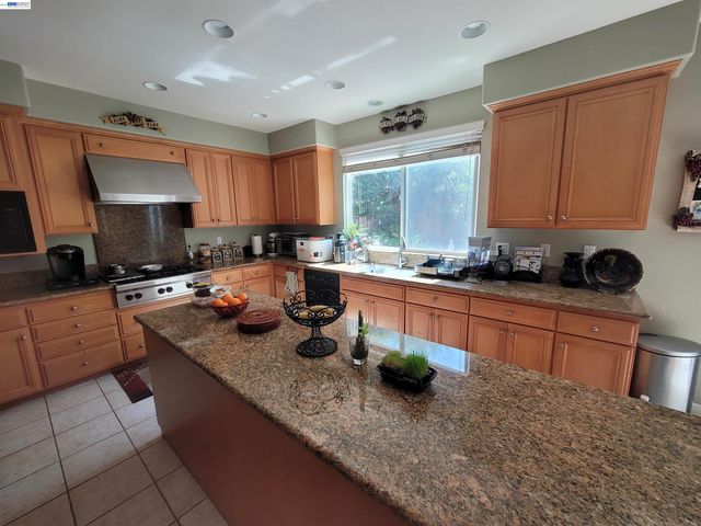 1250 W Lagoon Rd, Pleasanton, CA 94566
