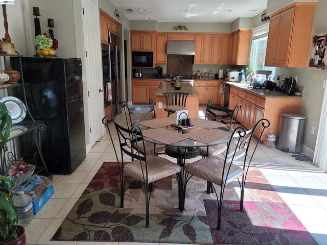 1250 W Lagoon Rd, Pleasanton, CA 94566