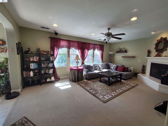 1250 W Lagoon Rd, Pleasanton, CA 94566