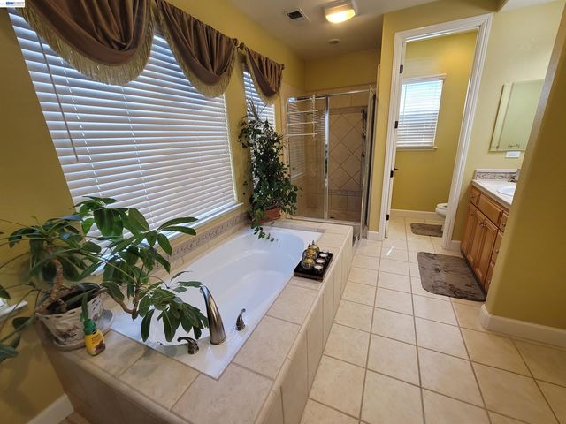 1250 W Lagoon Rd, Pleasanton, CA 94566