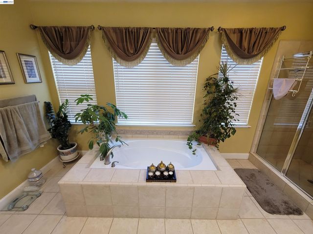 1250 W Lagoon Rd, Pleasanton, CA 94566