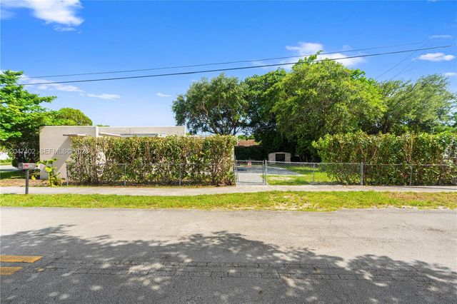 5800 Taylor St 2, Hollywood, FL 33021