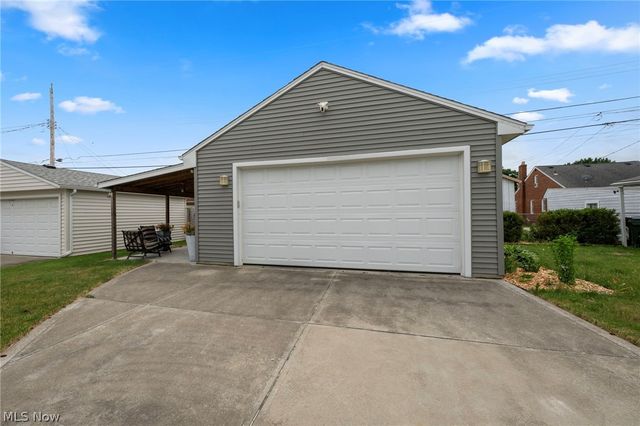 8327 Renwood Drive, Parma, OH 44129