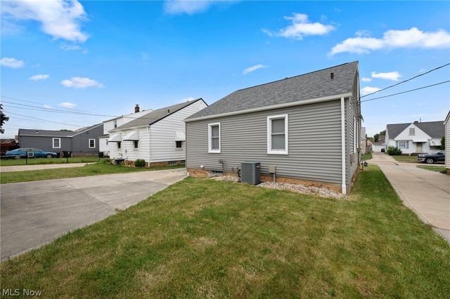 8327 Renwood Drive, Parma, OH 44129
