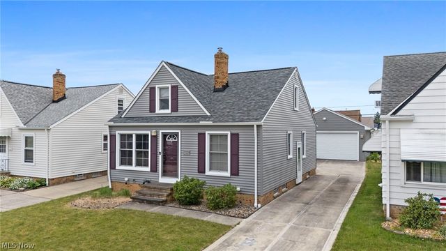 8327 Renwood Drive, Parma, OH 44129