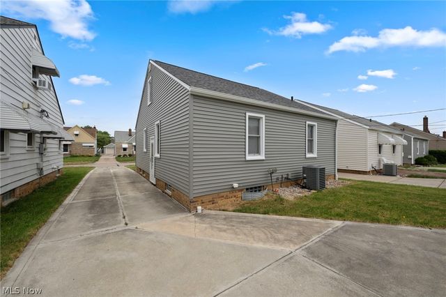 8327 Renwood Drive, Parma, OH 44129