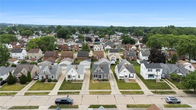 8327 Renwood Drive, Parma, OH 44129