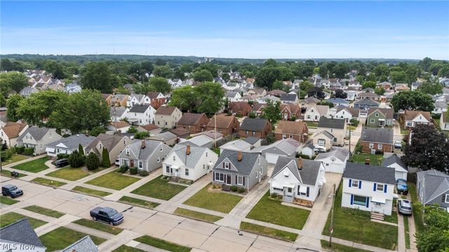 8327 Renwood Drive, Parma, OH 44129