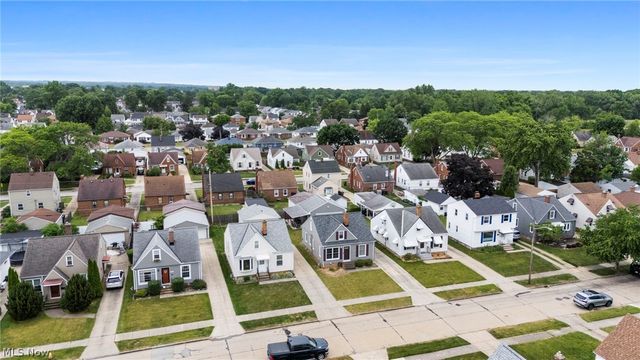 8327 Renwood Drive, Parma, OH 44129