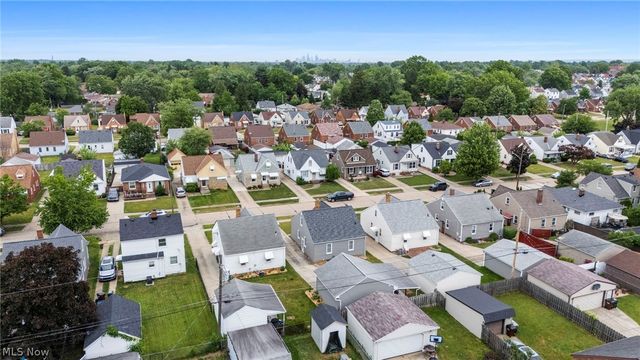 8327 Renwood Drive, Parma, OH 44129