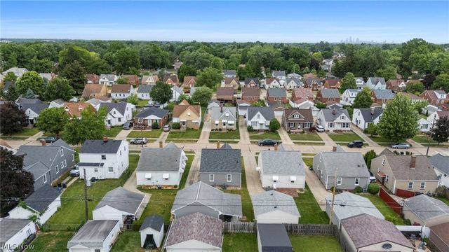 8327 Renwood Drive, Parma, OH 44129