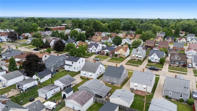 8327 Renwood Drive, Parma, OH 44129