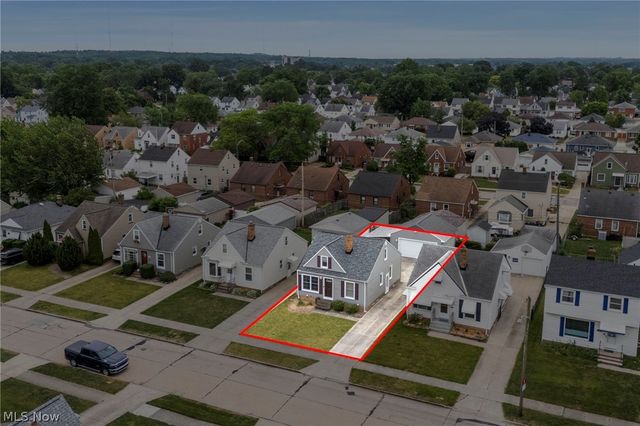 8327 Renwood Drive, Parma, OH 44129