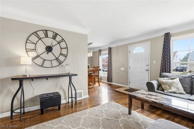 8327 Renwood Drive, Parma, OH 44129