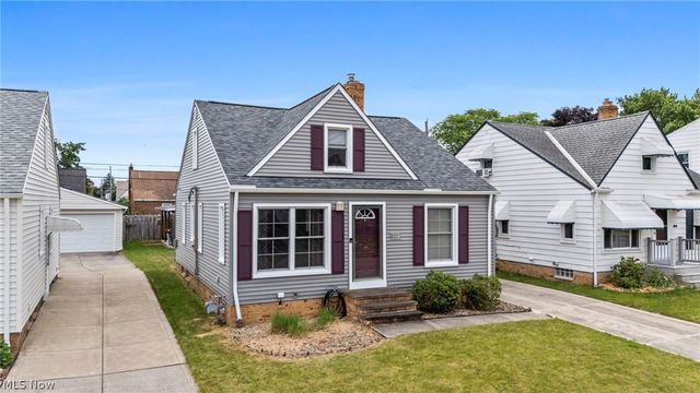 8327 Renwood Drive, Parma, OH 44129