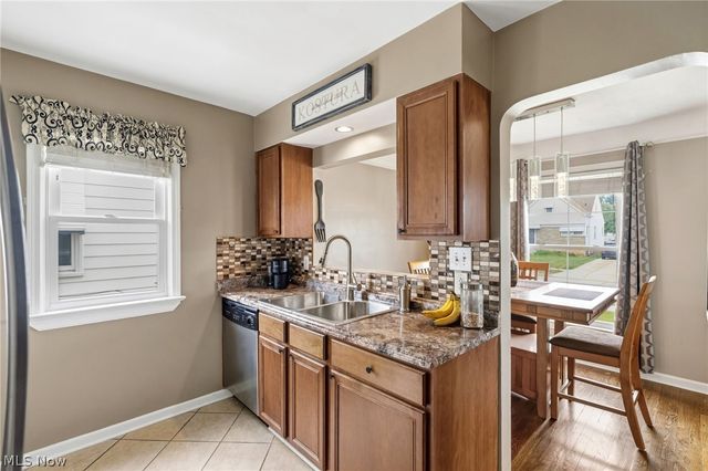 8327 Renwood Drive, Parma, OH 44129
