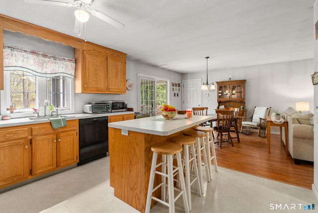 8 Crystal Ball Court, Ellington, CT 06029