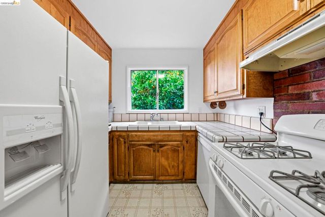 2135 2135 173rd Avenue, Castro Valley, CA 94546