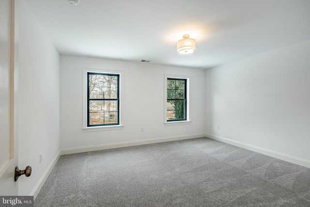 1427 SUGARTOWN RD, Berwyn, PA 19312