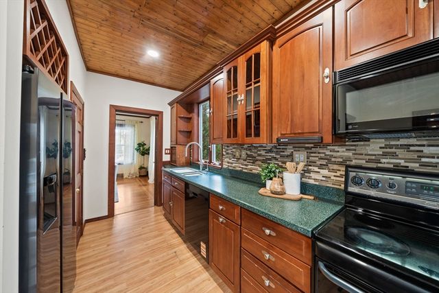 115 High St, Canton, MA 02021