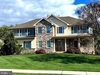 1415 WINTERBERRY DR, York, PA 17406