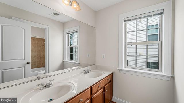 5664 LIBERTY MANOR CIR, Woodbridge, VA 22193