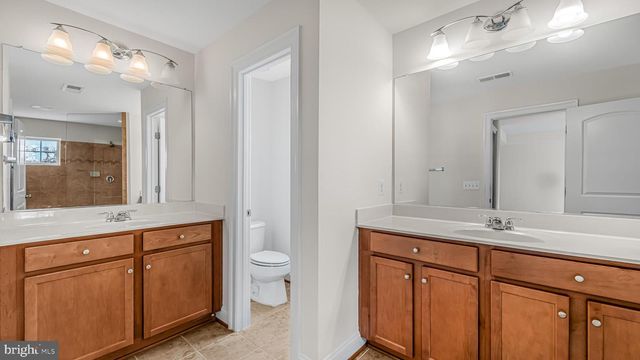 5664 LIBERTY MANOR CIR, Woodbridge, VA 22193