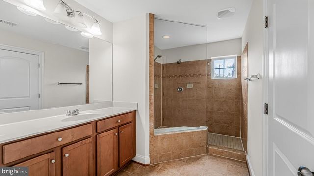 5664 LIBERTY MANOR CIR, Woodbridge, VA 22193