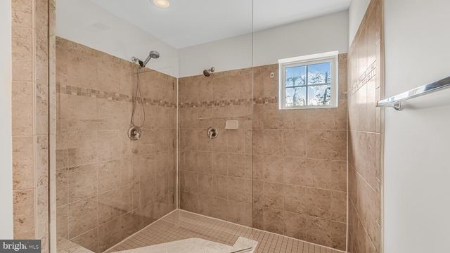 5664 LIBERTY MANOR CIR, Woodbridge, VA 22193