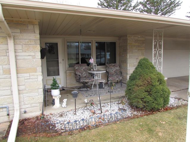 203 Grand AVENUE, Thiensville, WI 53092