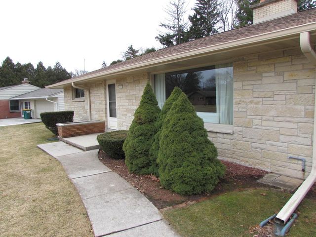 203 Grand AVENUE, Thiensville, WI 53092