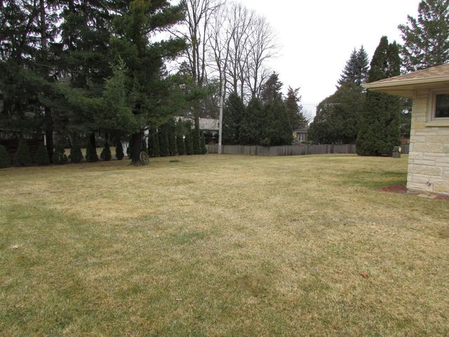 203 Grand AVENUE, Thiensville, WI 53092