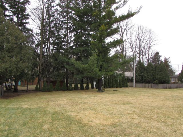 203 Grand AVENUE, Thiensville, WI 53092