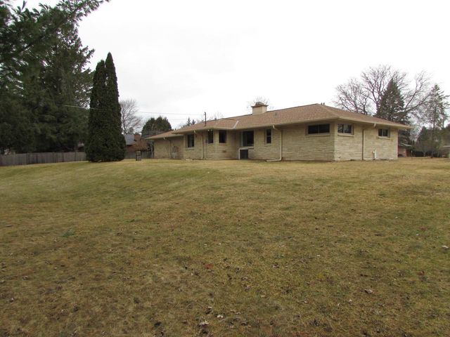 203 Grand AVENUE, Thiensville, WI 53092