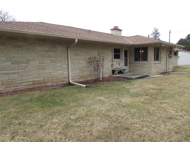 203 Grand AVENUE, Thiensville, WI 53092