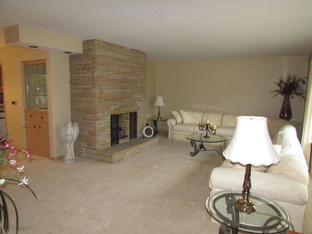 203 Grand AVENUE, Thiensville, WI 53092