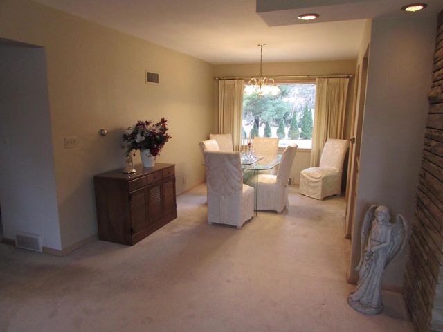 203 Grand AVENUE, Thiensville, WI 53092