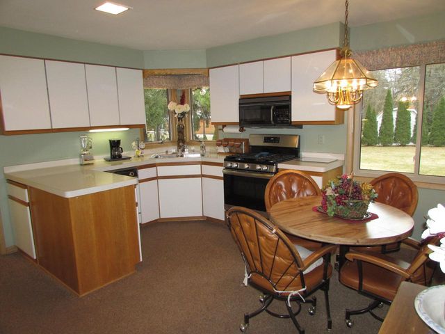 203 Grand AVENUE, Thiensville, WI 53092